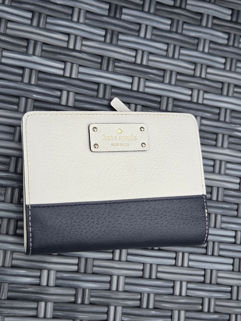 Kate Spade New York Grove Street Tellie Embossed Leather Wallet Black/Cement 067 - Picture 2 of 11